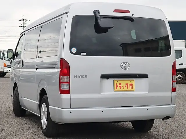 トヨタ ハイエース 3BA-TRH214W(2WD)の写真7