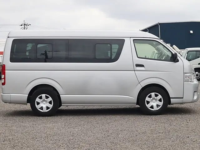 トヨタ ハイエース 3BA-TRH214W(2WD)の写真8