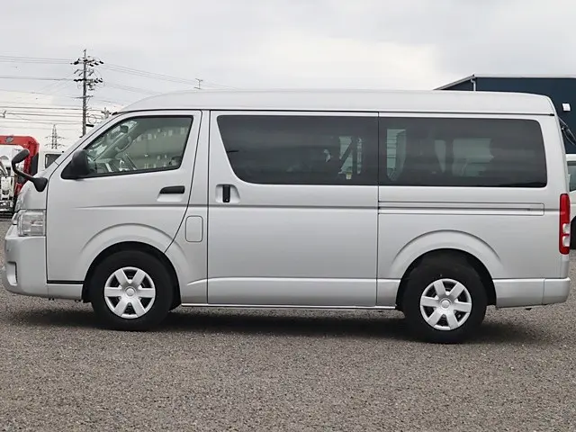 トヨタ ハイエース 3BA-TRH214W(2WD)の写真9