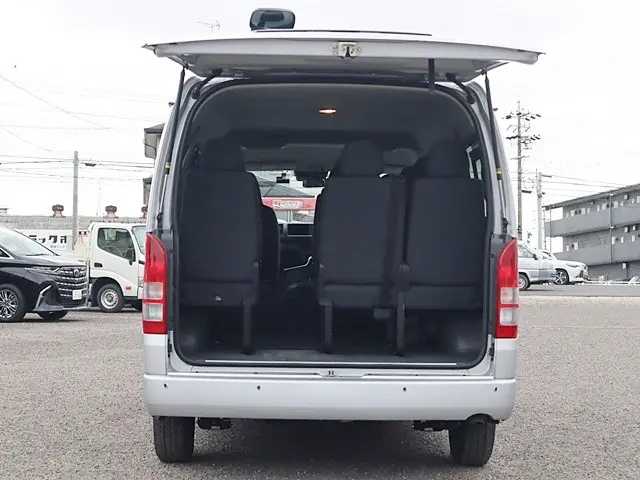 トヨタ ハイエース 3BA-TRH214W(2WD)の写真10