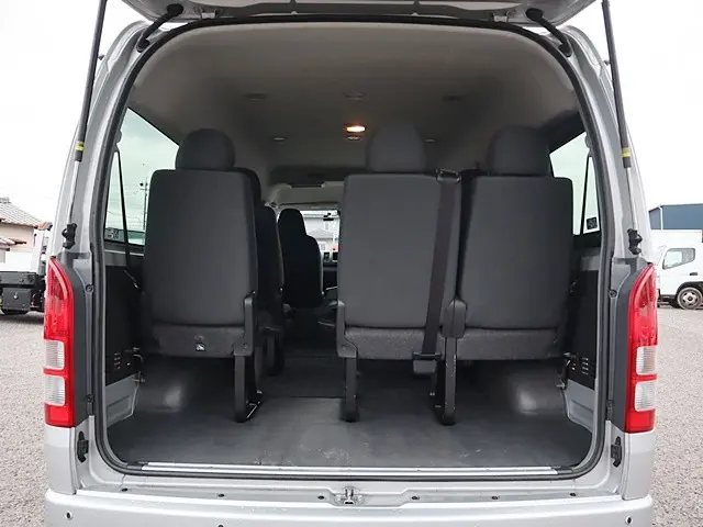 トヨタ ハイエース 3BA-TRH214W(2WD)の写真11