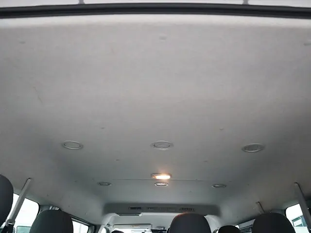 トヨタ ハイエース 3BA-TRH214W(2WD)の写真12