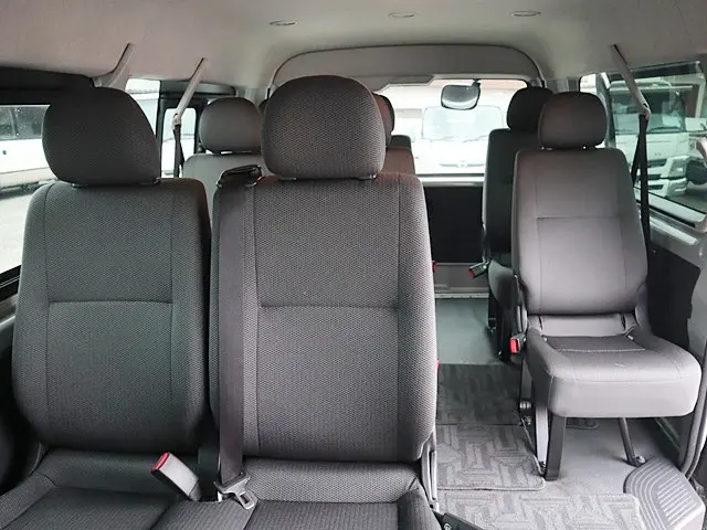 トヨタ ハイエース 3BA-TRH214W(2WD)の写真14