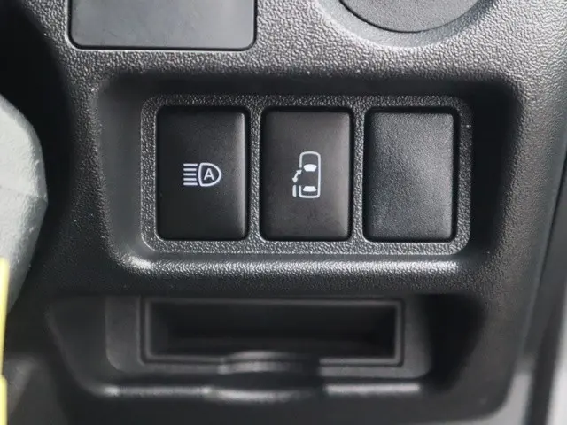 トヨタ ハイエース 3BA-TRH214W(2WD)の写真38