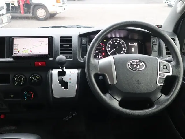 トヨタ ハイエース 3BA-TRH214W(2WD)の写真41