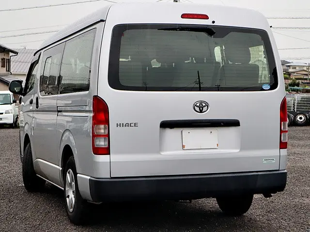 トヨタ ハイエース CBA-TRH219W(4WD)の写真2