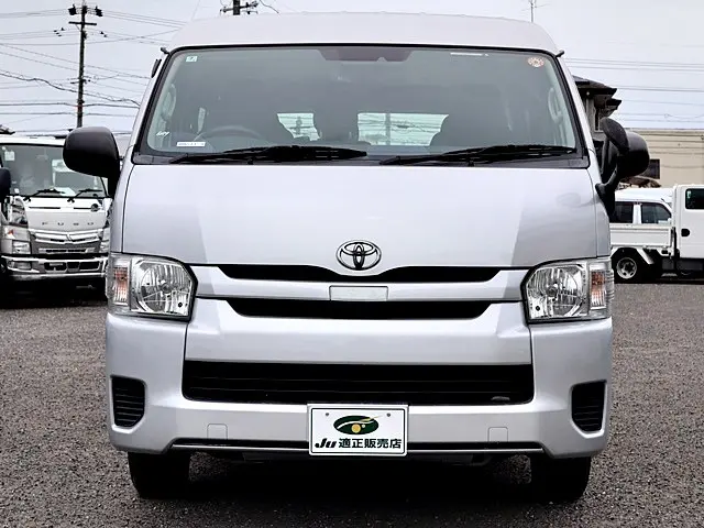 トヨタ ハイエース CBA-TRH219W(4WD)の写真3