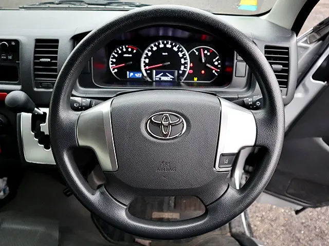 トヨタ ハイエース CBA-TRH219W(4WD)の写真4