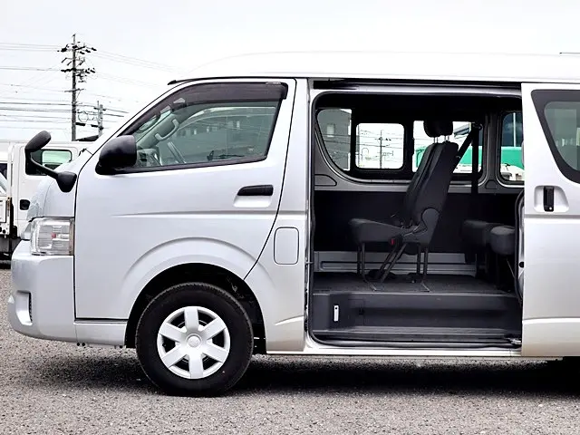 トヨタ ハイエース CBA-TRH219W(4WD)の写真10