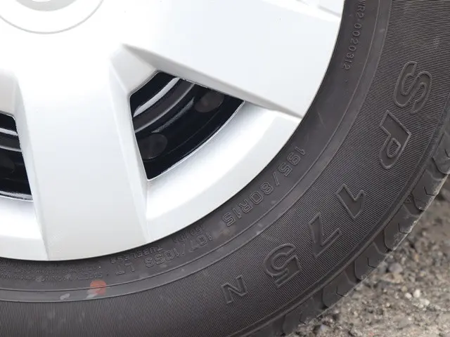 トヨタ ハイエース CBA-TRH219W(4WD)の写真22