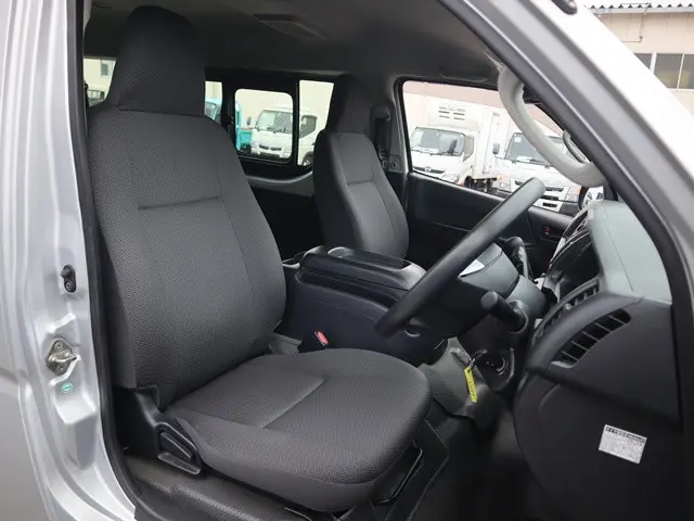 トヨタ ハイエース CBA-TRH219W(4WD)の写真32