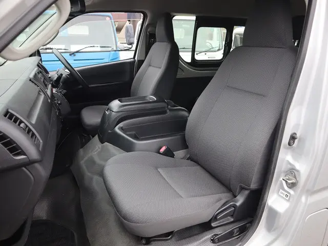 トヨタ ハイエース CBA-TRH219W(4WD)の写真34