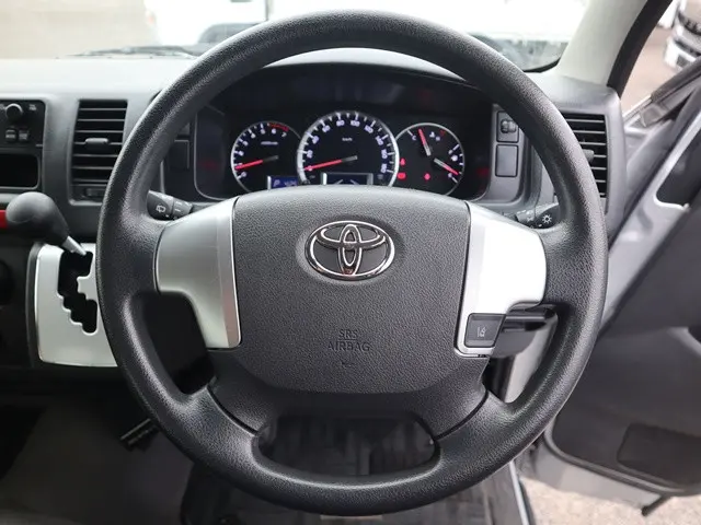トヨタ ハイエース CBA-TRH219W(4WD)の写真35