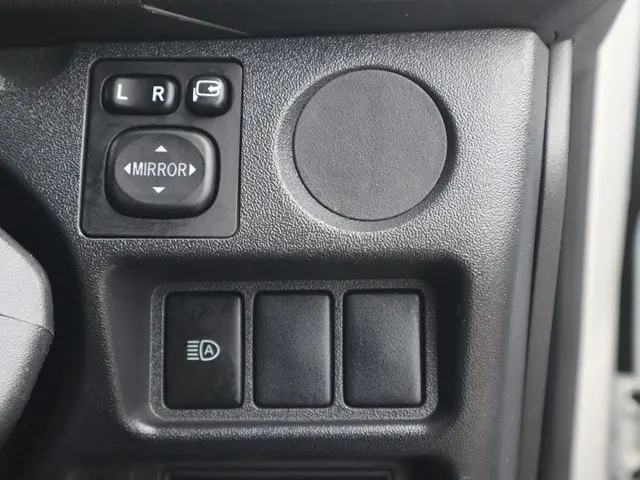 トヨタ ハイエース CBA-TRH219W(4WD)の写真38