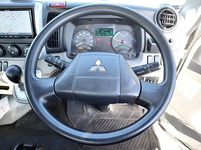 三菱 キャンター 2RG-FBA20(2WD)の写真4