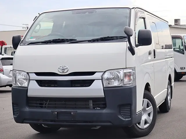 トヨタ ハイエースバン 3BF-TRH200V(2WD)の写真1
