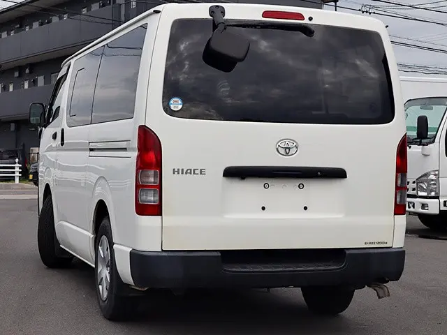 トヨタ ハイエースバン 3BF-TRH200V(2WD)の写真2