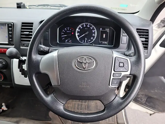 トヨタ ハイエースバン 3BF-TRH200V(2WD)の写真4
