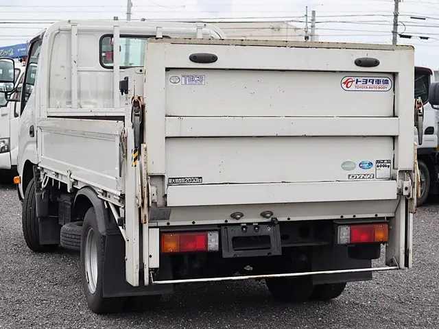 トヨタ ダイナ 2RG-XZC605(2WD)の写真2