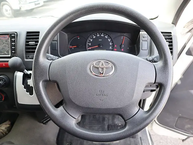 トヨタ ハイエース CBA-TRH214W(2WD)の写真4