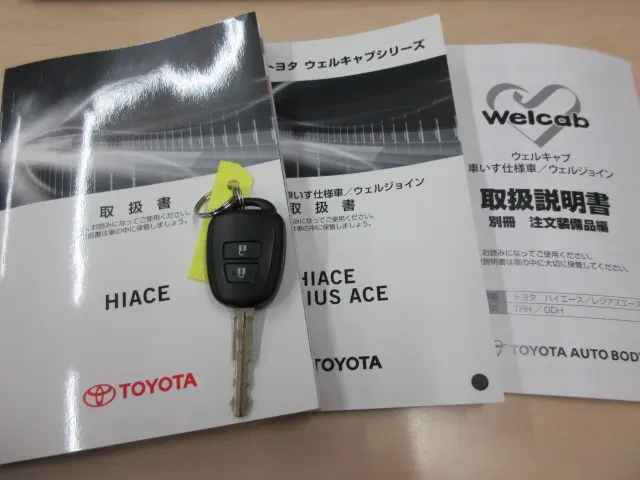 トヨタ ハイエース CBA-TRH214W(2WD)の写真5