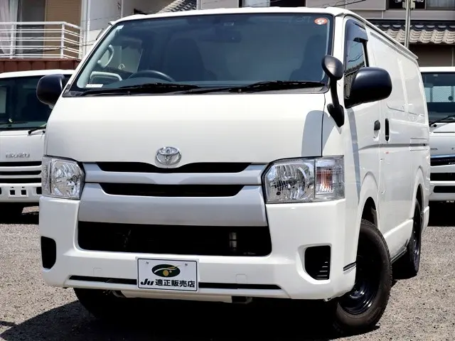 トヨタ ハイエースバン QDF-GDH206V(4WD)の写真2