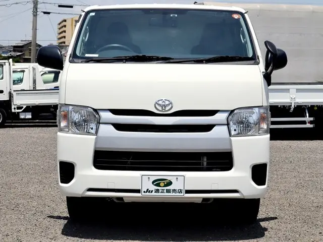 トヨタ ハイエースバン QDF-GDH206V(4WD)の写真3