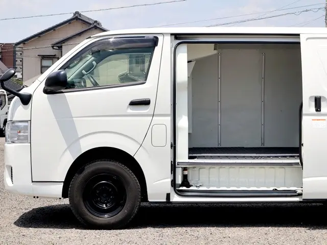 トヨタ ハイエースバン QDF-GDH206V(4WD)の写真10