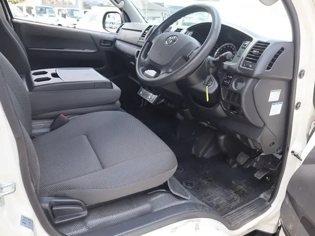 トヨタ ハイエースバン QDF-GDH206V(4WD)の写真31