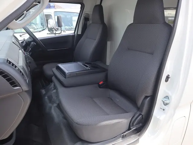 トヨタ ハイエースバン QDF-GDH206V(4WD)の写真34