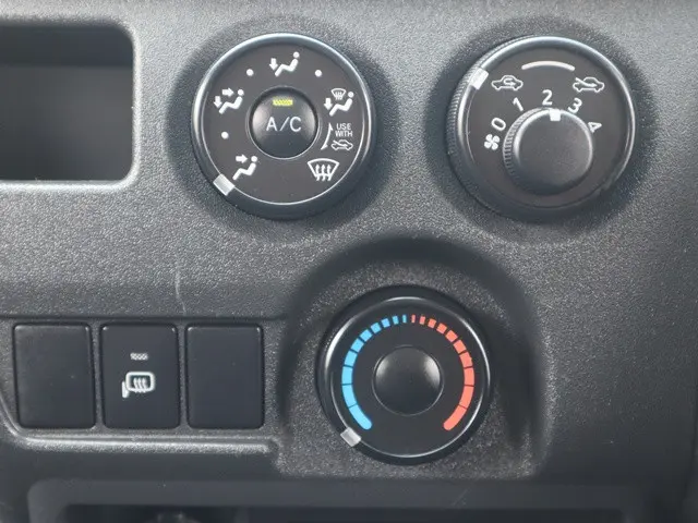 トヨタ ハイエースバン QDF-GDH206V(4WD)の写真37