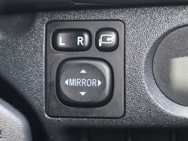トヨタ ハイエースバン QDF-GDH206V(4WD)の写真39