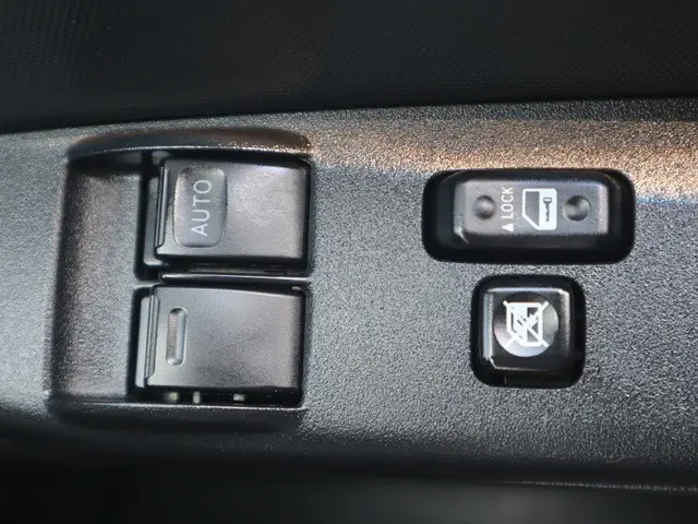 トヨタ ハイエースバン QDF-GDH206V(4WD)の写真41