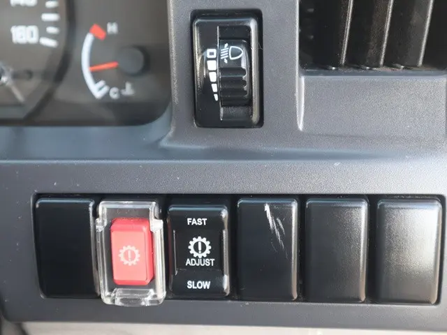 いすゞ エルフ TKG-NHR85A(2WD)の写真37