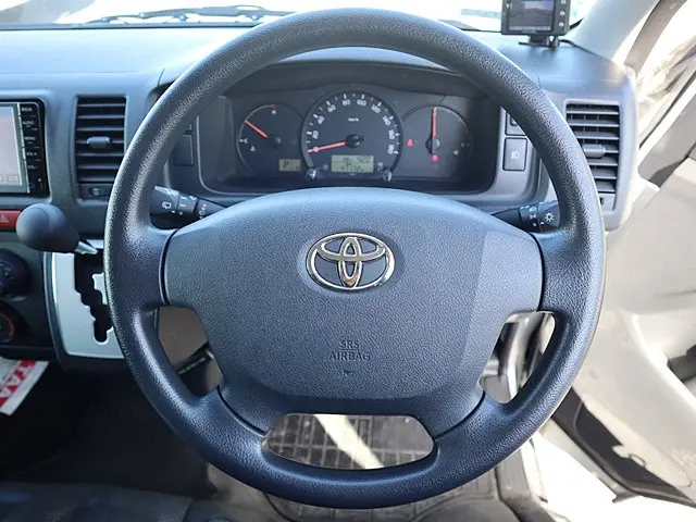 トヨタ ハイエースバン QDF-KDH201V(2WD)の写真4