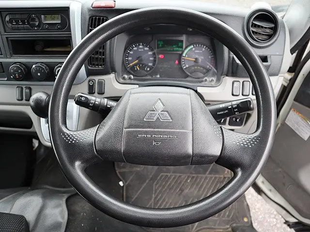 三菱 キャンター TPG-FBA00(2WD)の写真4