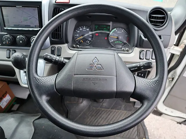 三菱 キャンター TPG-FDA00(4WD)の写真4