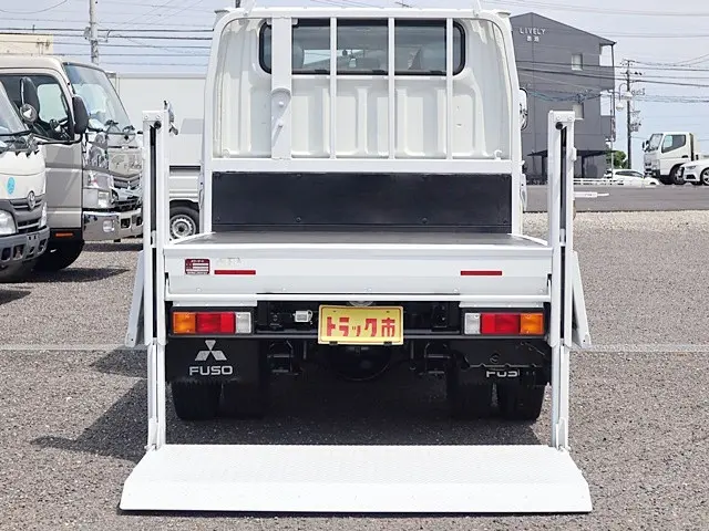 三菱 キャンター TPG-FDA00(4WD)の写真11