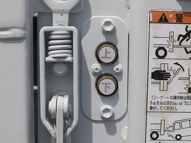 三菱 キャンター TPG-FDA00(4WD)の写真14