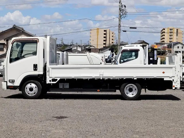 いすゞ エルフ TRG-NPR85AR(2WD)の写真9