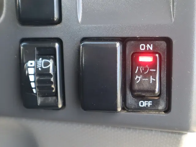 いすゞ エルフ TRG-NPR85AR(2WD)の写真39