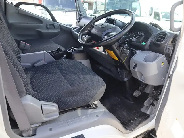 日野 デュトロ 2RG-XZC605M(2WD)の写真31