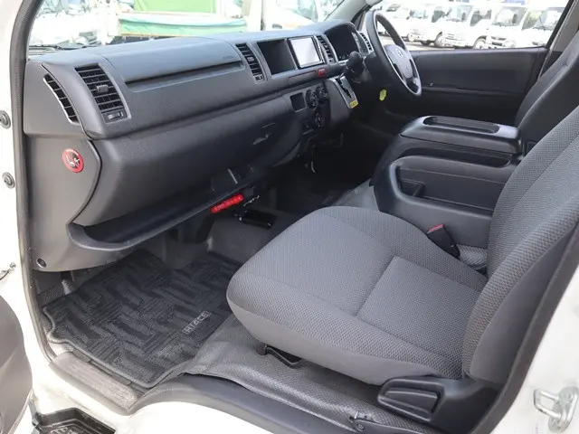 トヨタ ハイエース CBA-TRH214W(2WD)の写真33