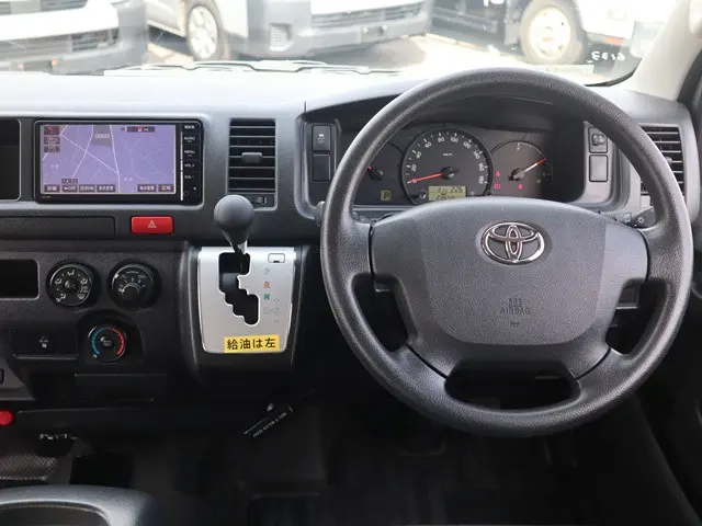 トヨタ ハイエース CBA-TRH214W(2WD)の写真35