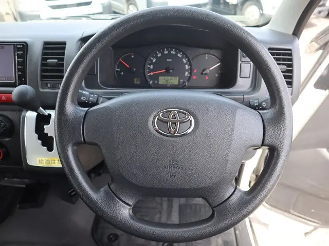 トヨタ ハイエース CBA-TRH214W(2WD)の写真36
