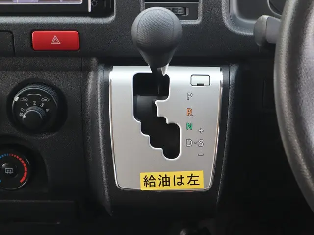 トヨタ ハイエース CBA-TRH214W(2WD)の写真37