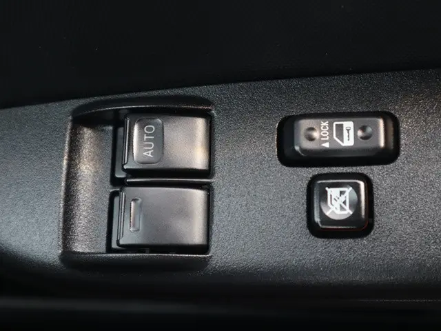 トヨタ ハイエース CBA-TRH214W(2WD)の写真42