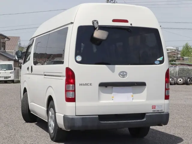 トヨタ ハイエースバン CBF-TRH200K(2WD)の写真2