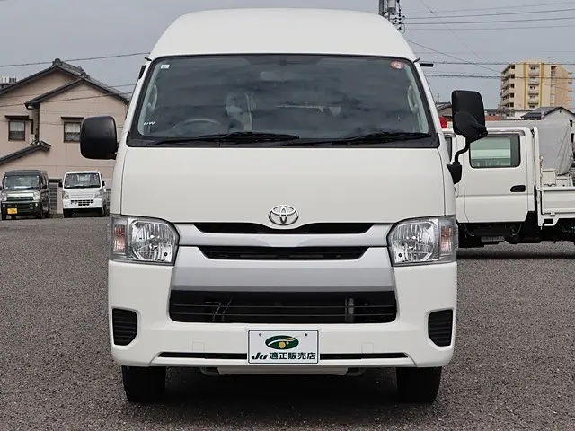 トヨタ ハイエースバン CBF-TRH200K(2WD)の写真3