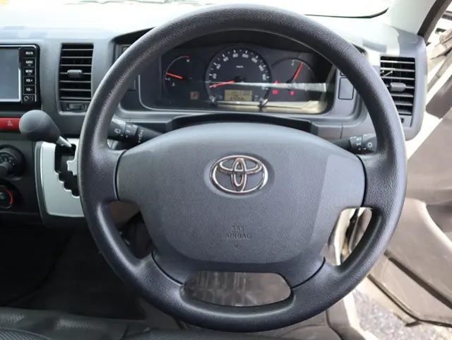 トヨタ ハイエースバン CBF-TRH200K(2WD)の写真4